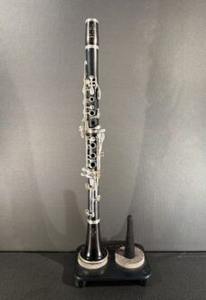 Begagnad Buffet Crampon S1 B-klarinett #F177523 med Vandoren BD5-munstycke, Buffet Crampon Moennig-päron och BAM-väska.